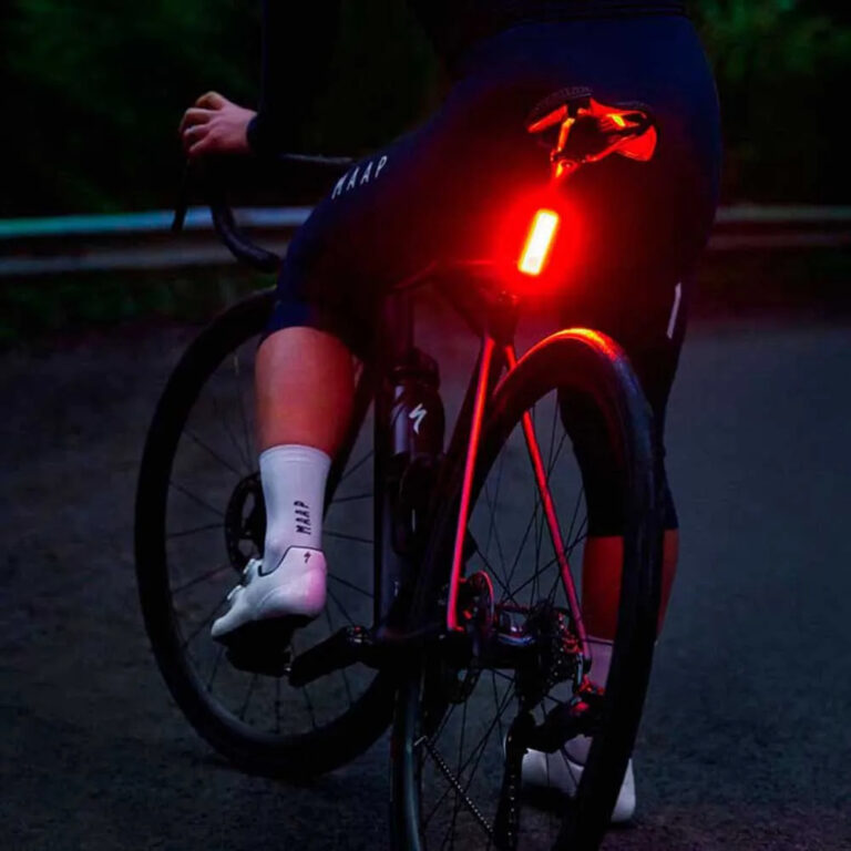 Knog Blinder R-150 Rear Light 150 Lumens Black / Red - Image 7