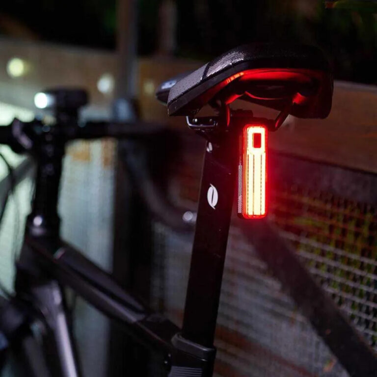 Moon Helix Max Rear Light 250 Lumens Black / Red - Image 3